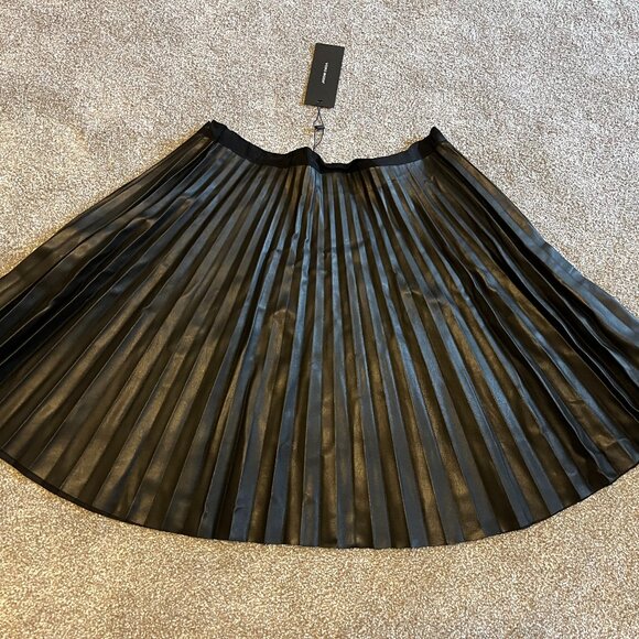 Vero Moda Pleated Mini Skirt - Picture 2 of 3